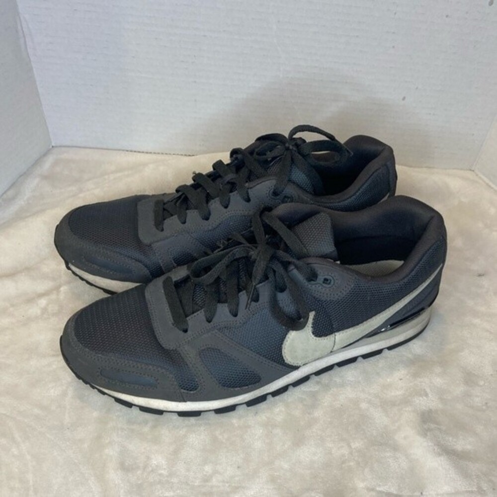 NIKE Air Waffle Trainer Grey/Black means size 11.5
